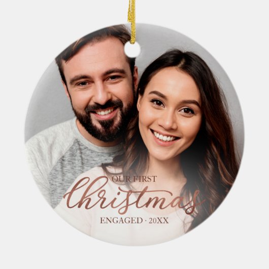 Ons eerste kerstcadeautje met Roos Gold Script Keramisch Ornament (Achterkant)