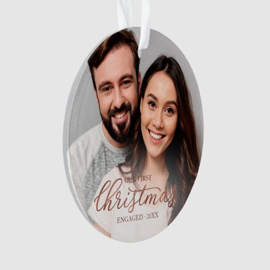 Ons eerste kerstcadeautje met Roos Gold Script Ornament (voorkant)