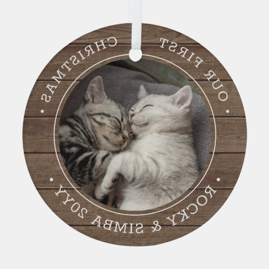 Ons eerste kerstfeest 2-gezelschapsfoto Rustisch f Glas Ornament (Achterkant)