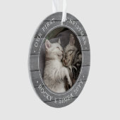 Ons eerste kerstfeest 2-gezelschapsfotografie grij ornament (voorkant)