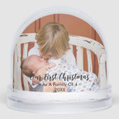 Ons eerste kerstfeest als familie van 4 sneeuwbol (Voorkant)