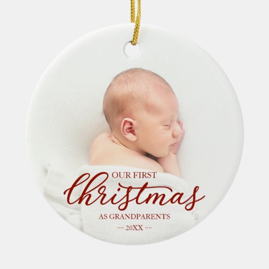 Ons eerste kerstfeest als grootouders rood script keramisch ornament (Voorkant)