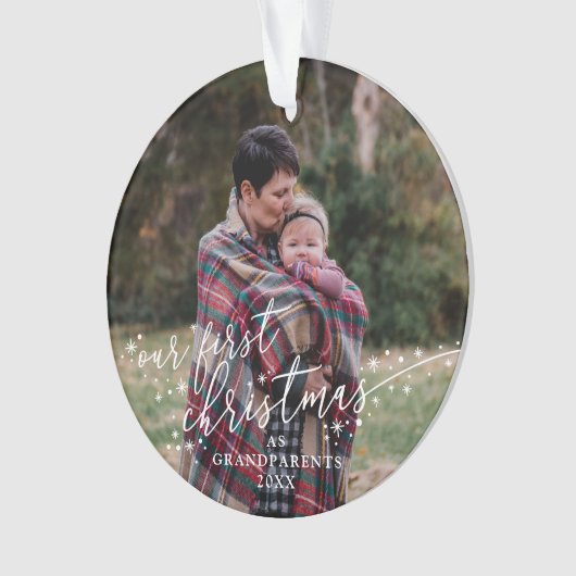 Ons eerste kerstfeest als grootouders White Script Ornament (voorkant)