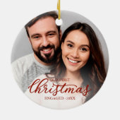 Ons eerste kerstfeest ging over Elegant Red Script Keramisch Ornament (Achterkant)