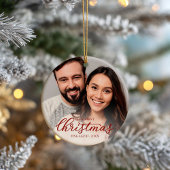 Ons eerste kerstfeest ging over Elegant Red Script Keramisch Ornament