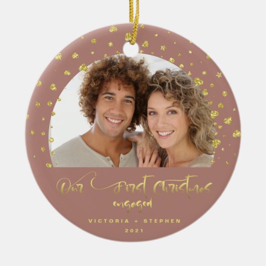Ons eerste kerstfeest met foto Gold Hearts Keramisch Ornament (Voorkant)