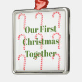 Ons eerste kerstfeest met keramisch sieraad metalen ornament (Links)