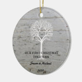 Ons eerste kerstfeest samen liefdesboomdrift keramisch ornament (Links)
