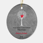 Ons eerste kerstfeest samen liefdesboomkrijt keramisch ornament (Links)