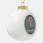 Ons eerste kerstfeest samen liefdesboomkrijt keramische bal ornament (Links)