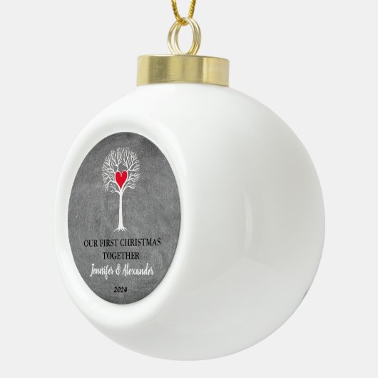 Ons eerste kerstfeest samen liefdesboomkrijt keramische bal ornament (Rechts)