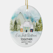 Ons eerste kerstfeest samen met een pijnbos keramisch ornament (Rechts)