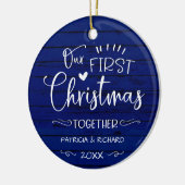 Ons eerste kerstfeest samen met Rustic Farmhouse B Keramisch Ornament (Links)