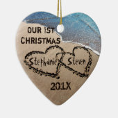 Ons eerste kerstfeest twee hart in de zand keramisch ornament (Rechts)