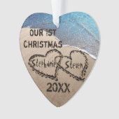Ons eerste kerstfeest twee hart in de zand ornament (voorkant)