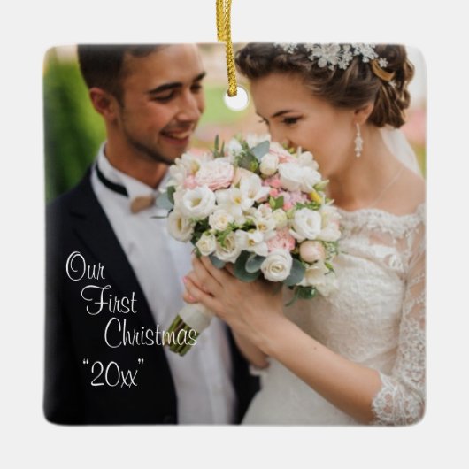 Ons eerste kerstfotojaar Personaliseert feestdag Keramisch Ornament (Voorkant)