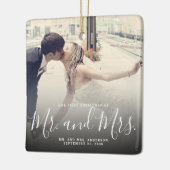 Ons eerste kerstgehuwde fotolegante script keramisch ornament (Links)