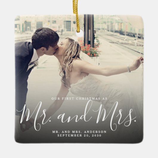 Ons eerste kerstgehuwde fotolegante script keramisch ornament (Voorkant)