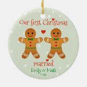 Ons eerste kersthuwelijk - Cute Gingerbrood Men Keramisch Ornament (Achterkant)