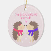 Ons eerste kersthuwelijk. Cute Hedégels Keramisch Ornament (Links)