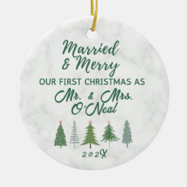 Ons eerste kersthuwelijk en Merry Keramisch Ornament