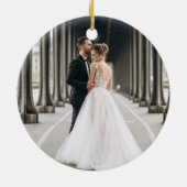 Ons eerste kersthuwelijk en Merry Photo Red Keramisch Ornament (Achterkant)