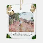 Ons eerste kersthuwelijk keramisch ornament (Links)