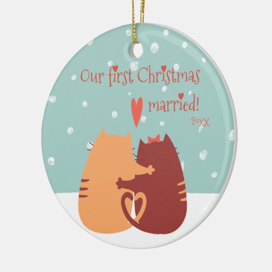 Ons eerste kersthuwelijk - twee kattekatten keramisch ornament (Links)