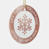 Ons eerste kerstRoos Gold Snowflake Afbeelding Keramisch Ornament (Rechts)