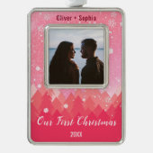 Ons eerste kerstroze besneeuwde winterthema verzilverd omlijst ornament (Voorkant)