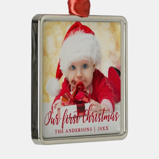 Ons eerste kerstvierkant met rood script metalen ornament (Rechts)