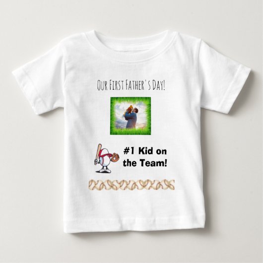 Ons Eerste Vaderdag Baby T-Shirt (Voorkant)