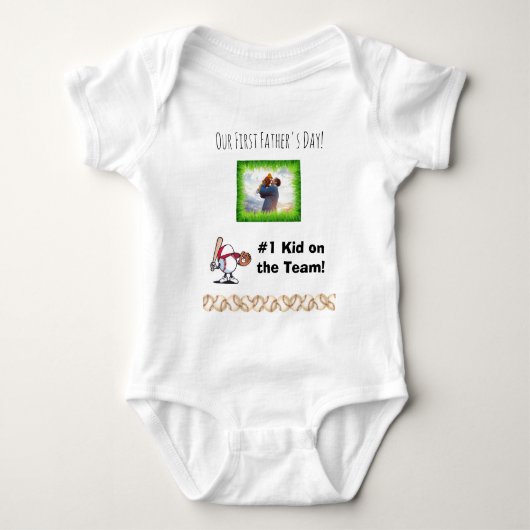 Ons Eerste Vaderdag Baby T-Shirt (Voorkant)