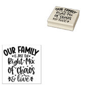 Ons gezin: de perfecte mix van chaos en liefde rubberstempel (Gestempeld)