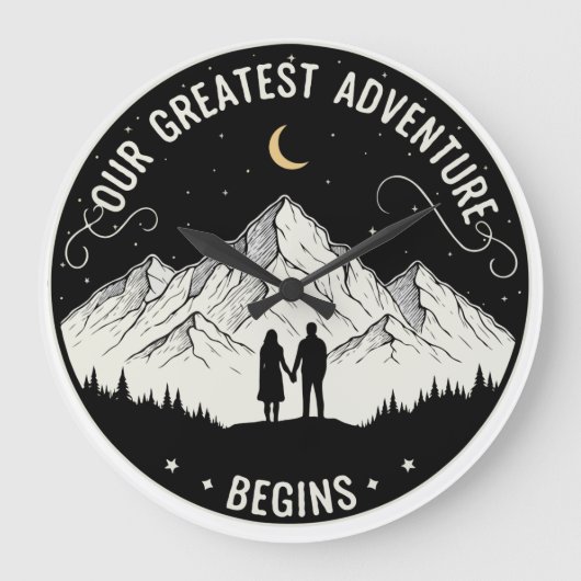 Ons Grootste Avontuur Begint | Rustic Mountain Co Grote Klok (Voorkant)