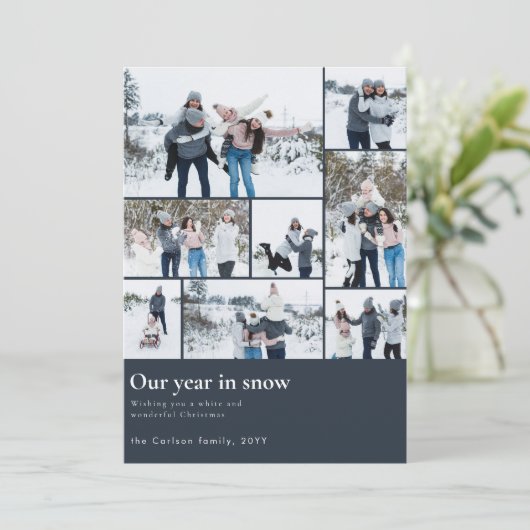 Ons jaar in sneeuw grappige familie kerst foto feestdagenkaart (Staand voorkant)