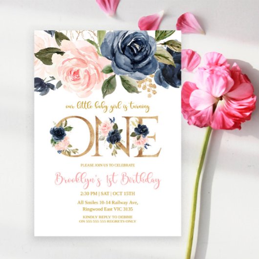 Ons kleine babymeisje maakt een uitnodiging