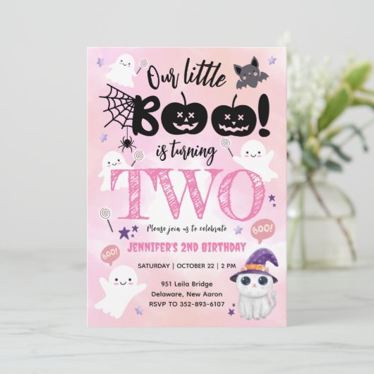 Ons kleine boek wordt twee | Halloween Verjaardag Kaart (Staand voorkant)