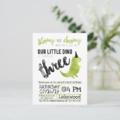Ons kleine Dino Birthday Green Dinosaur Theme Boy Uitnodiging Briefkaart (Staand voorkant)