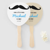 Ons kleine man is een eerste verjaardag op maat handwaaier (Voorkant en achterkant)