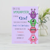 Ons kleine monster draait om een dag uitnodigen kaart (Staand voorkant)