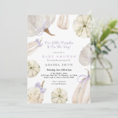 Ons kleine pompoen Paars Bow Rustisch Baby shower Kaart (Staand voorkant)