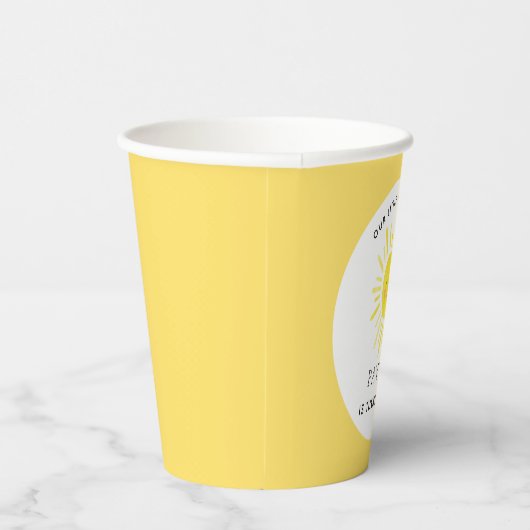 Ons meisje van de kleine zonneschijnpartij 1e verj papieren bekers (Rechts)