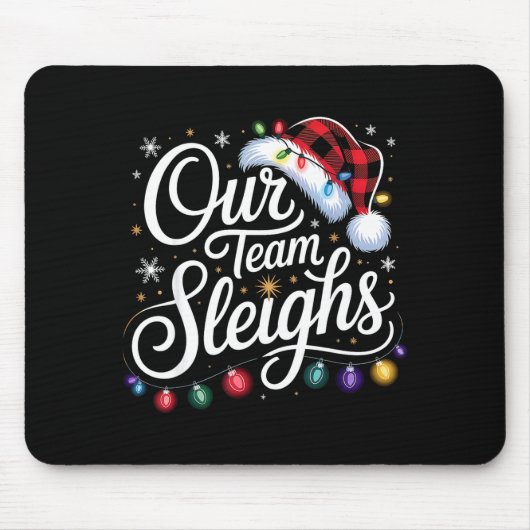 Ons Team Sled Christmas Lights Rode Kerstman Hoed Muismat (Voorkant)