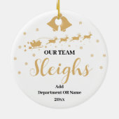 Ons Team Sleigh kerstcadeau voor medewerkers Keramisch Ornament (Achterkant)