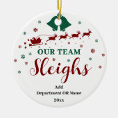 Ons Team Sleigh kerstcadeau voor medewerkers Keramisch Ornament (Voorkant)
