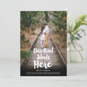 Ons wegbegin hier het verloving van de manuscriptf aankondiging (Staand voorkant)