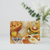 Ontbijt van bacon, eieren en pekel van melk briefkaart (Staand voorkant)
