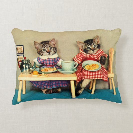 ontbijt van tabby kittens accent kussen (Voorkant)