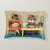 ontbijt van tabby kittens accent kussen (Achterkant)